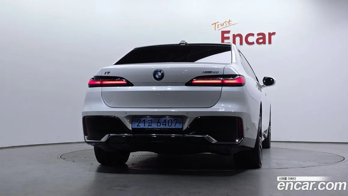 BMW i7 — фото 4