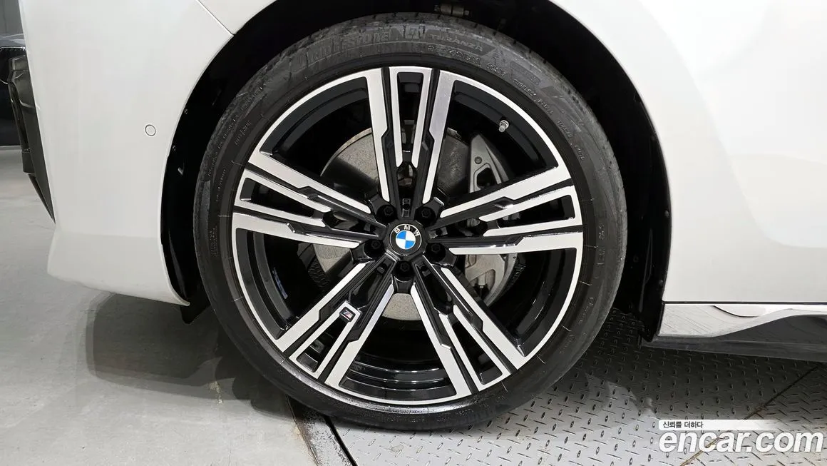 BMW i7 — фото 10