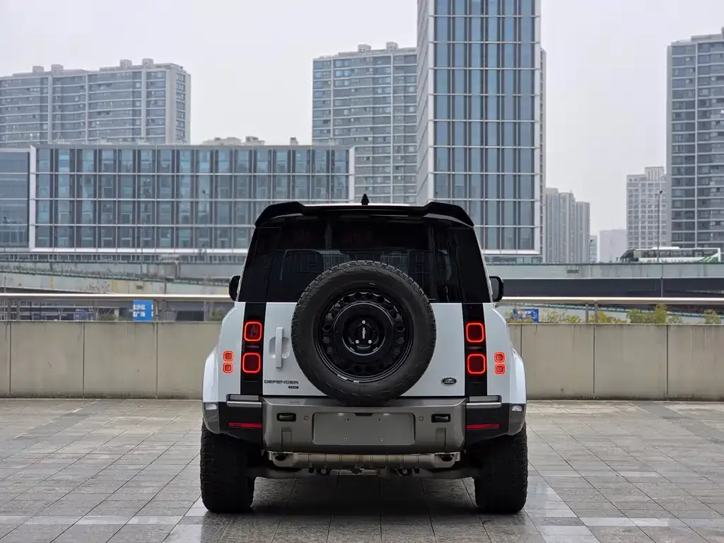 Land Rover Defender — фото 10