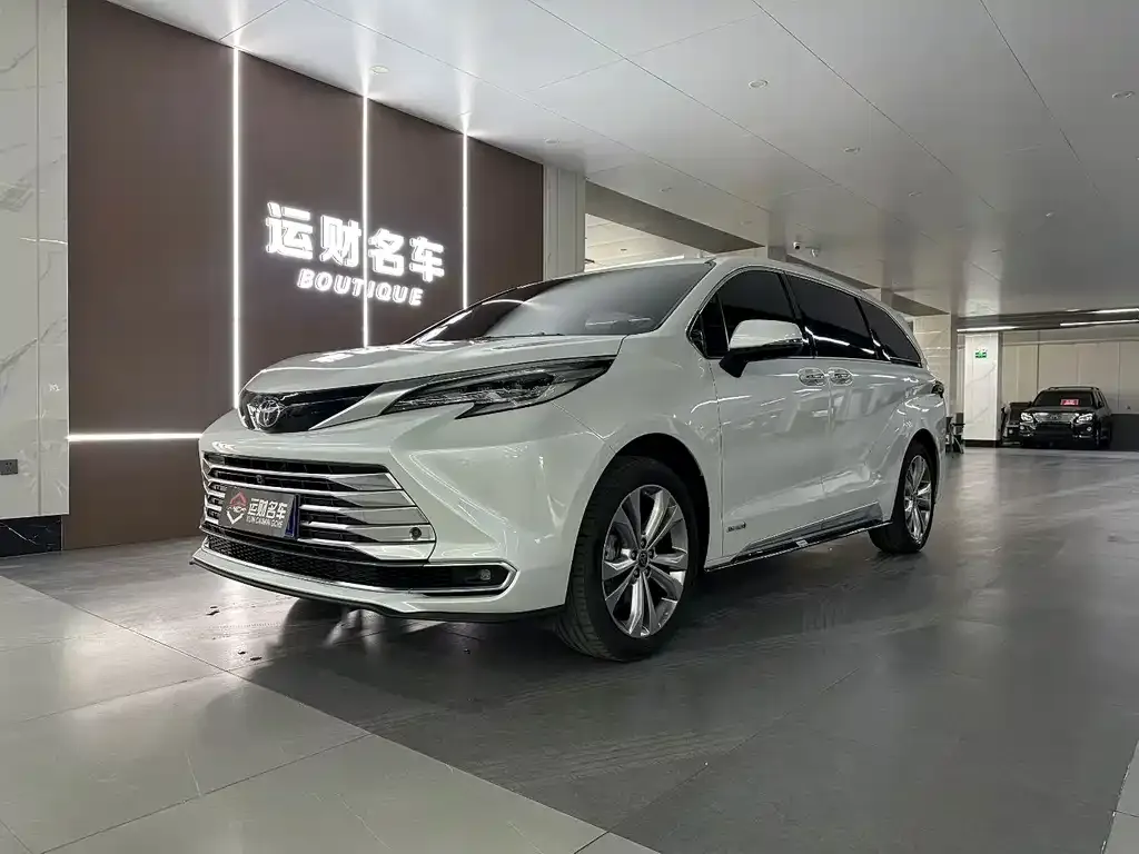 Toyota Sienna — фото 1
