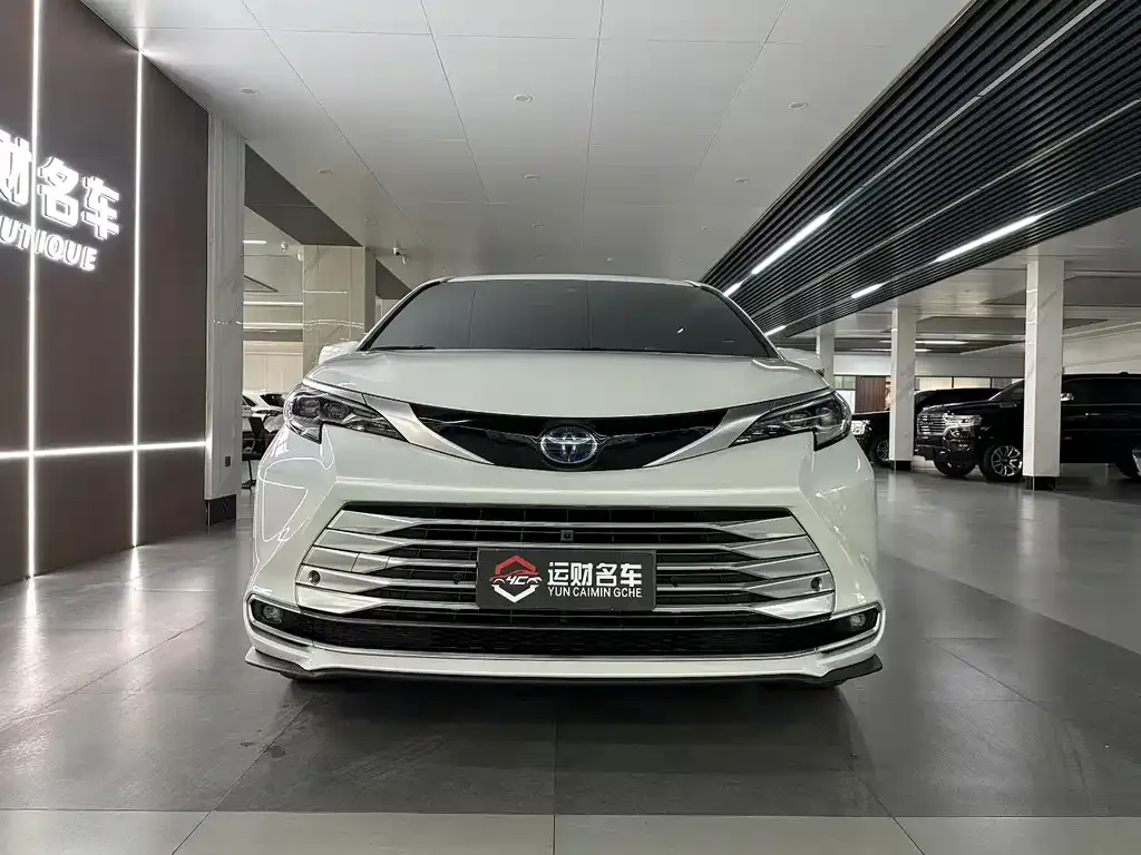 Toyota Sienna — фото 4