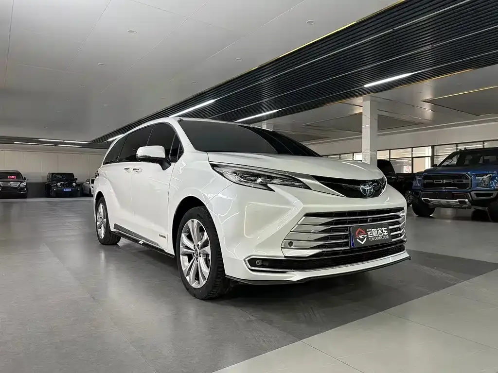 Toyota Sienna — фото 7