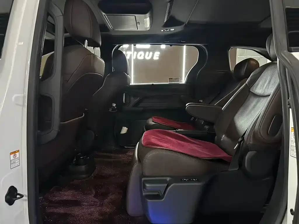 Toyota Sienna — фото 2