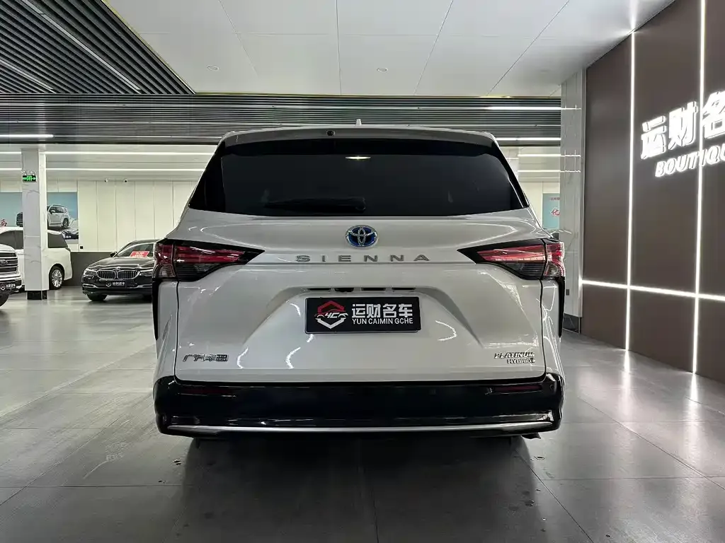 Toyota Sienna — фото 8