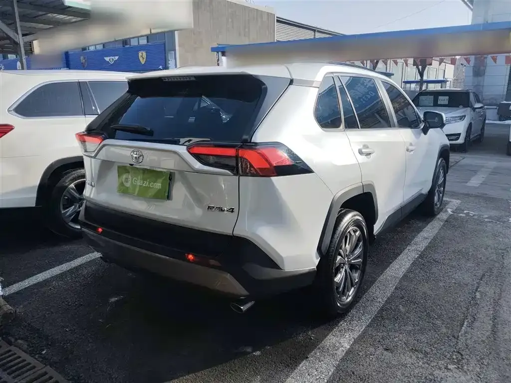 Toyota RAV4 2024 из CN, фото 3