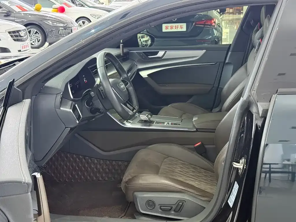 Audi A7L 2023 из CN, фото 2