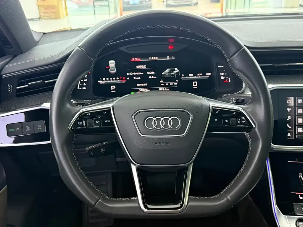 Audi A7L 2023 из CN, фото 10