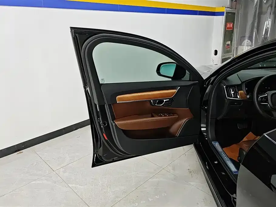 Volvo S90 2024 из CN, фото 6