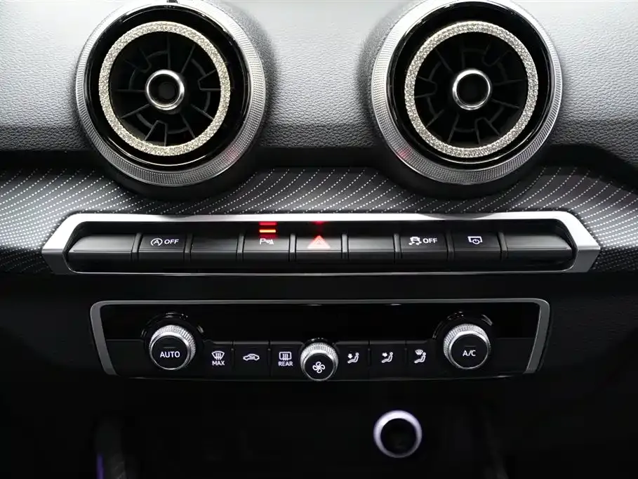Audi Q2L 2023 из CN, фото 9