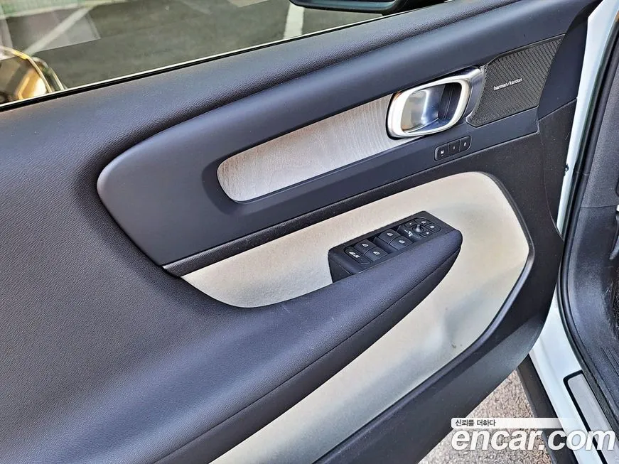 Volvo XC40 2023 из KR, фото 8