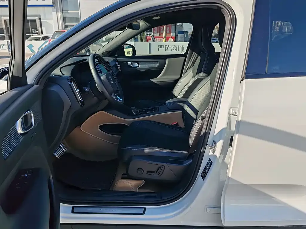 Volvo XC40 2021 из CN, фото 4