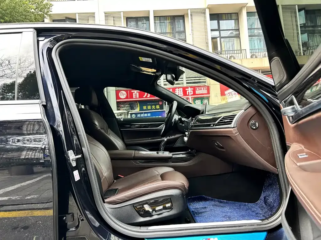 BMW 7 Series 2022 из CN, фото 9