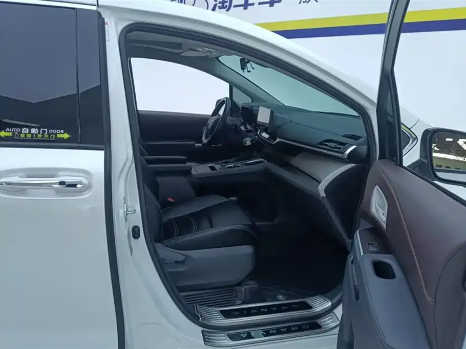 Toyota Granvia — фото 7