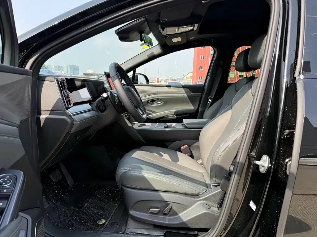 BYD L DM-i — фото 2