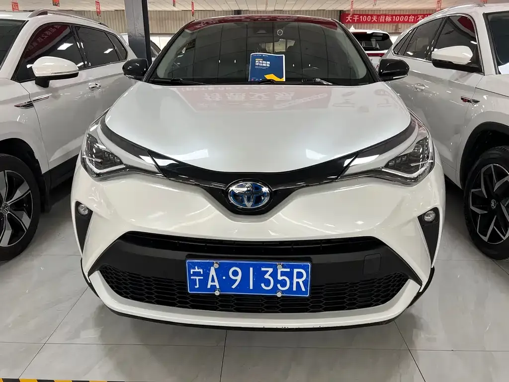 Toyota C-HR — фото 9