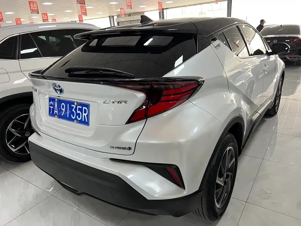 Toyota C-HR — фото 5