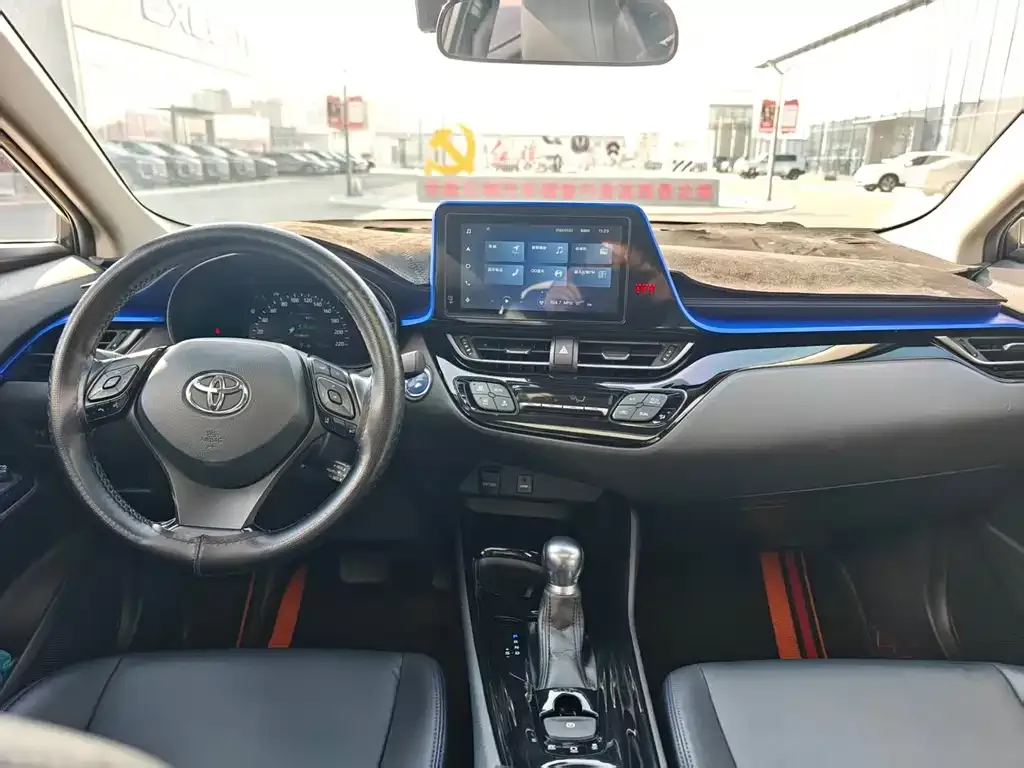Toyota C-HR — фото 10