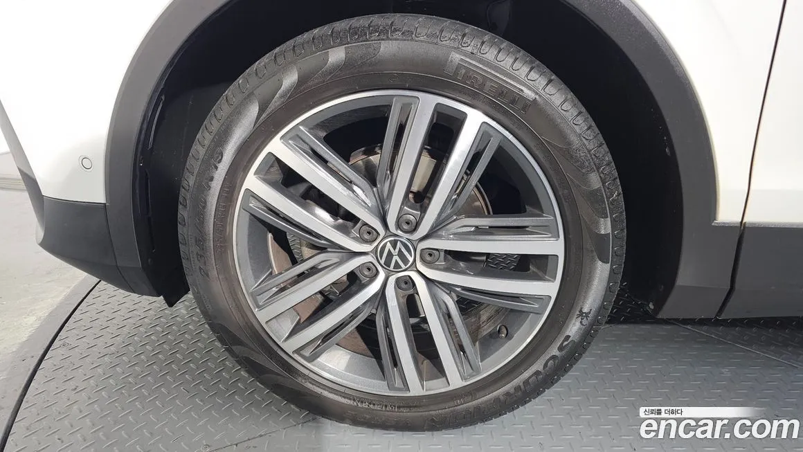 Volkswagen Tiguan — фото 8