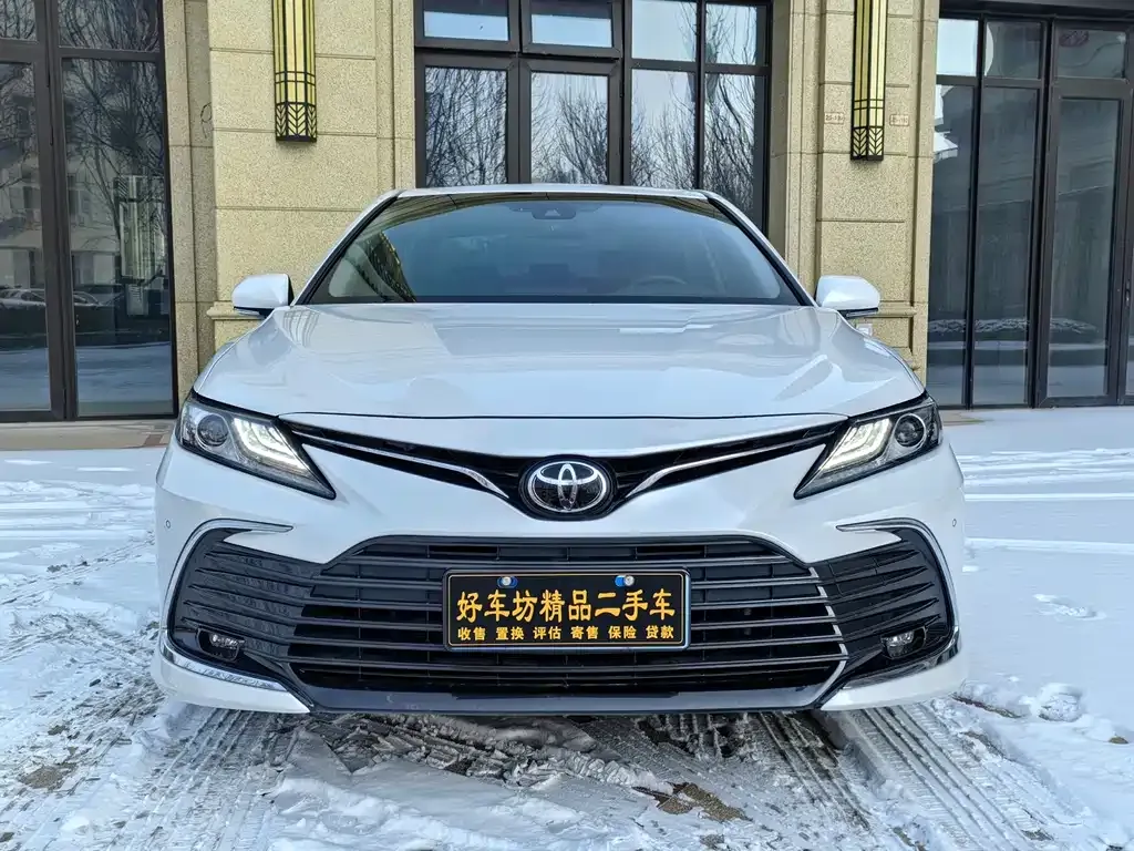 Toyota Camry — фото 9