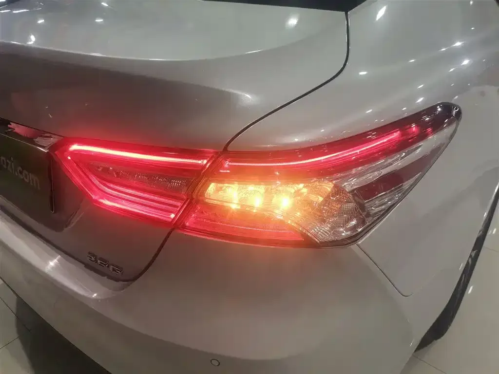 Toyota Camry — фото 8