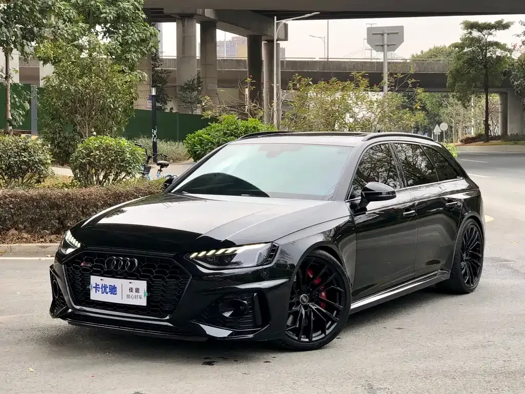 Audi RS 4 2023 из CN, фото 1