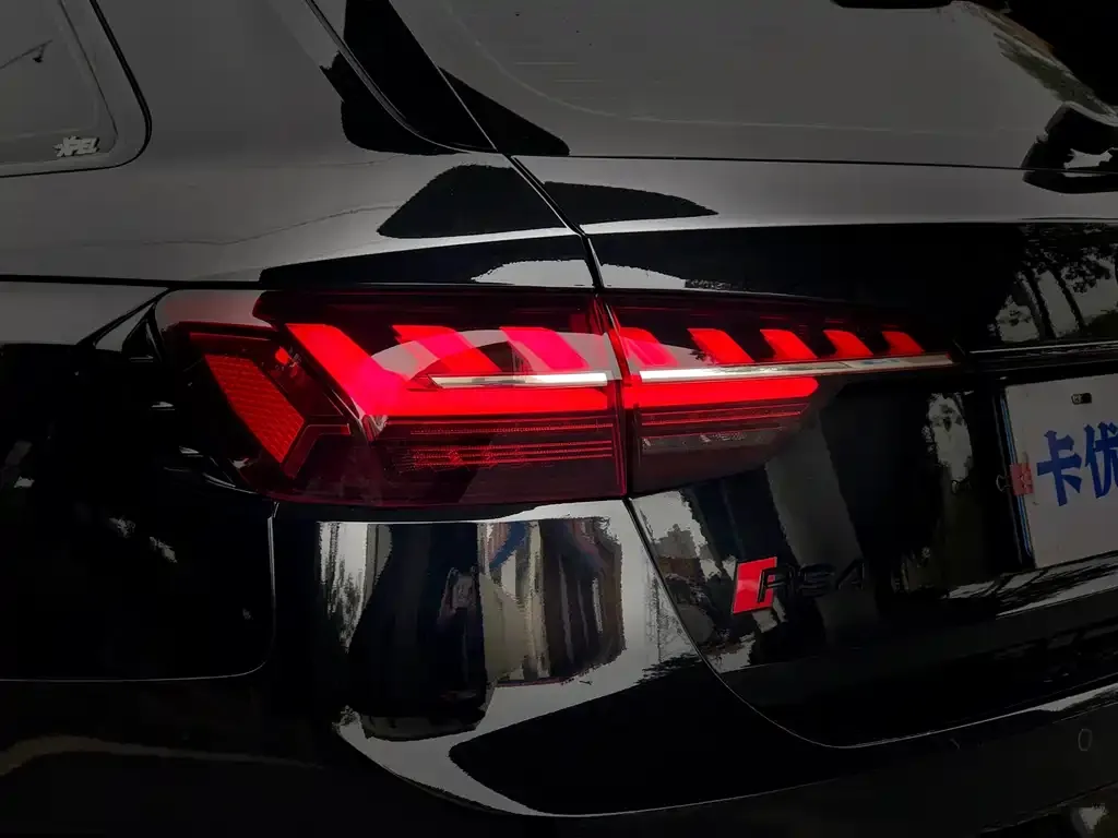 Audi RS 4 2023 из CN, фото 2