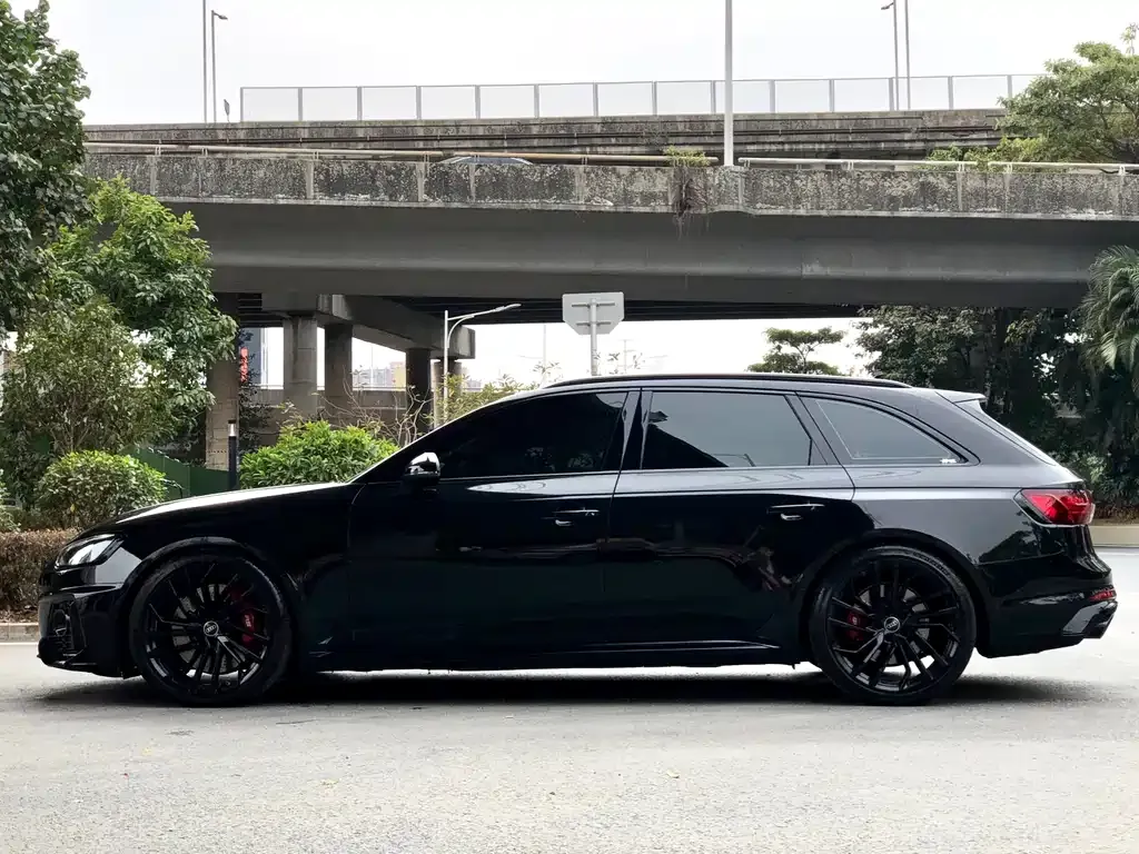 Audi RS 4 2023 из CN, фото 3