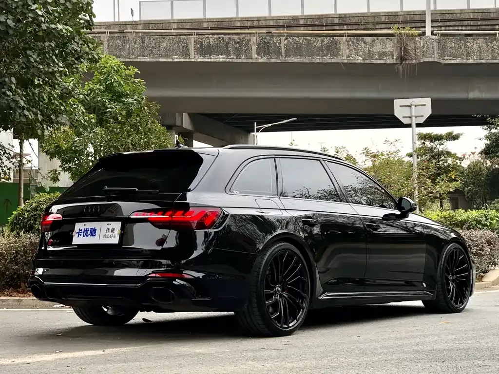 Audi RS 4 2023 из CN, фото 9