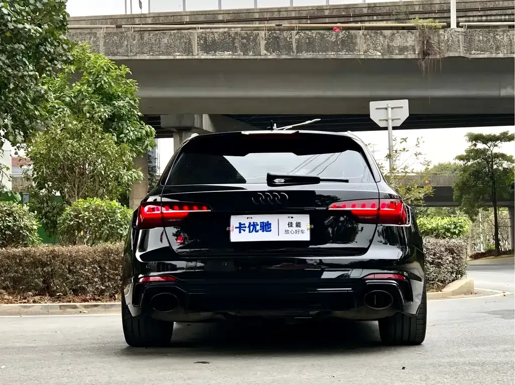 Audi RS 4 2023 из CN, фото 5