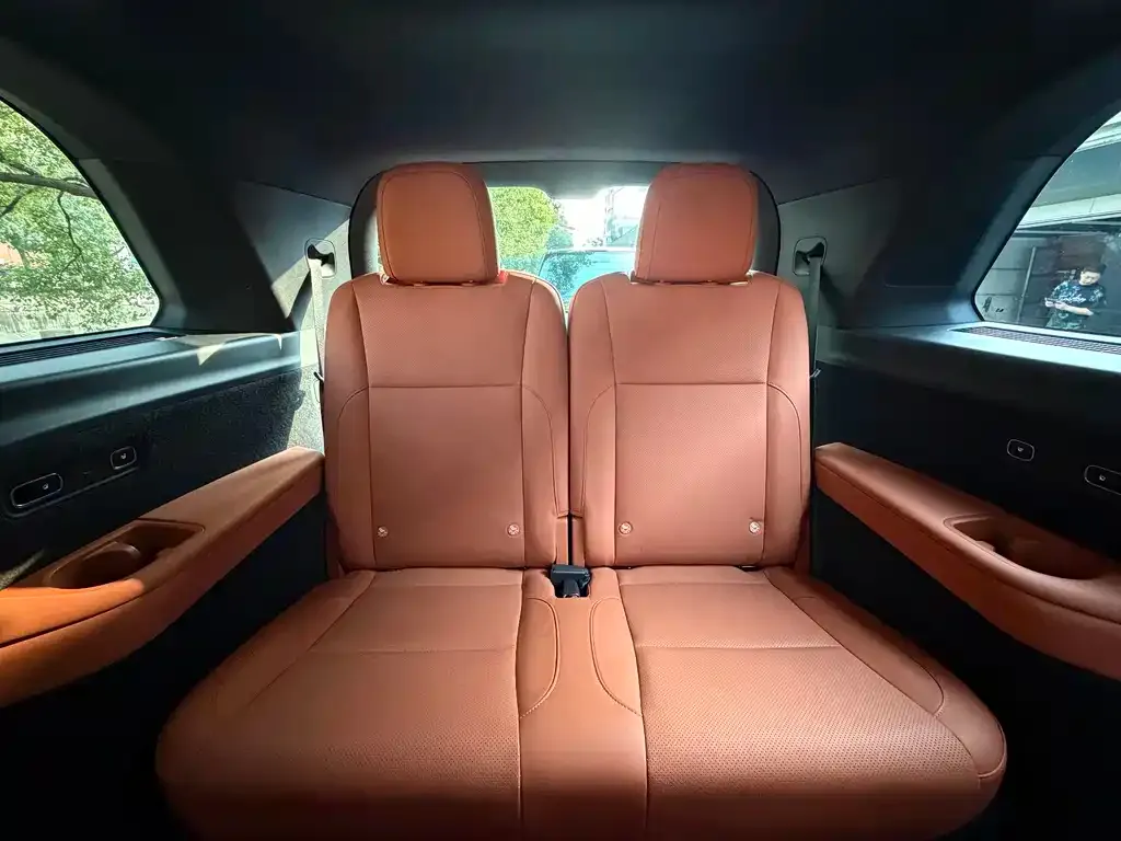 Li Auto L9 — фото 3