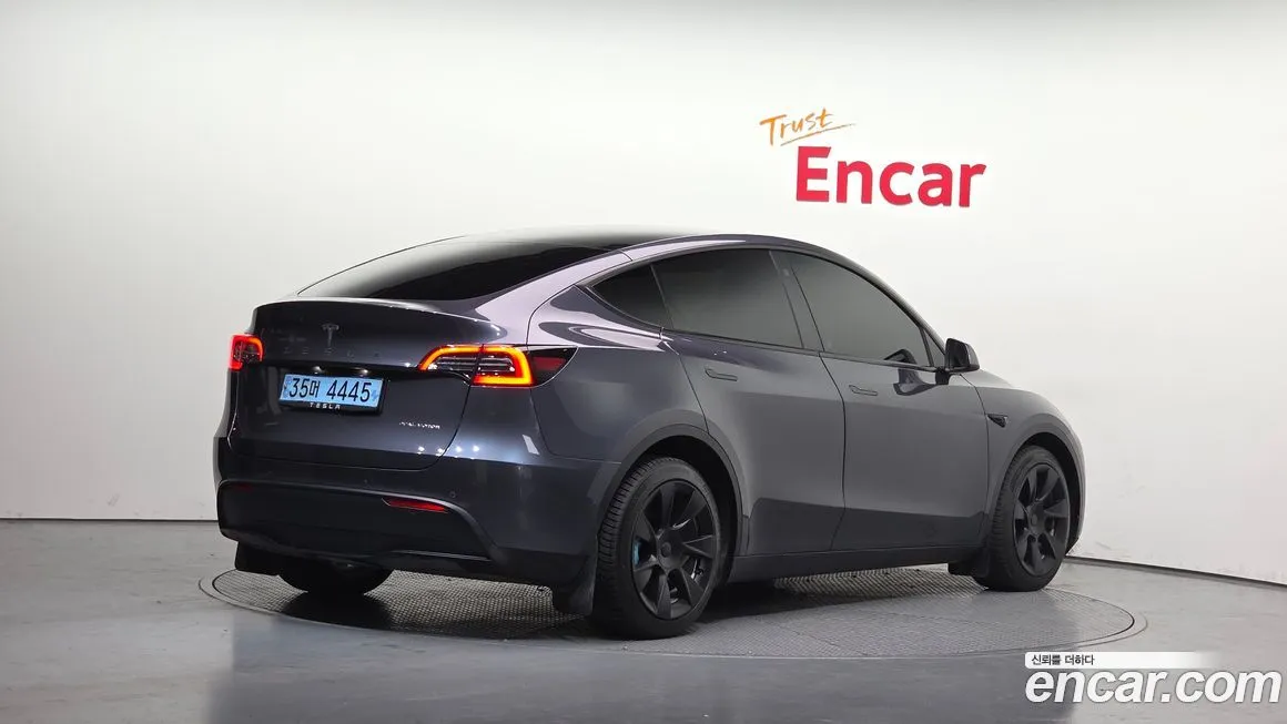 Tesla Model Y — фото 5