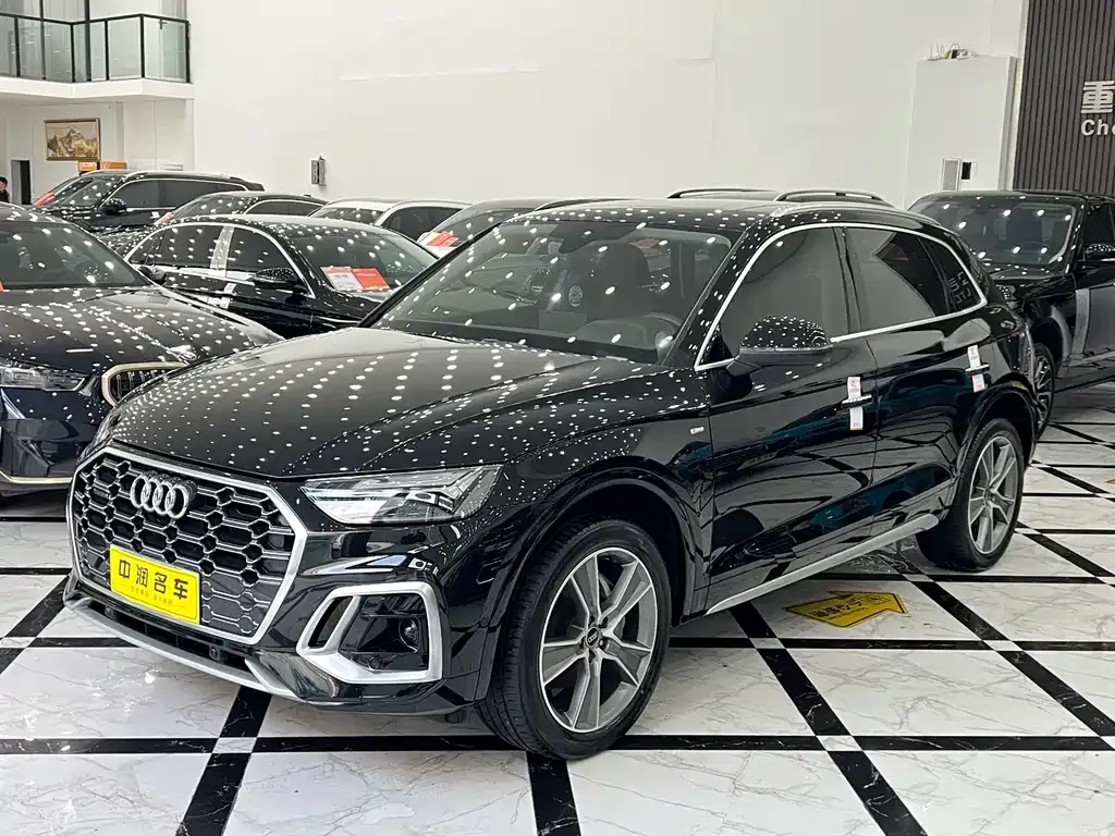 Audi Q5L — фото 1
