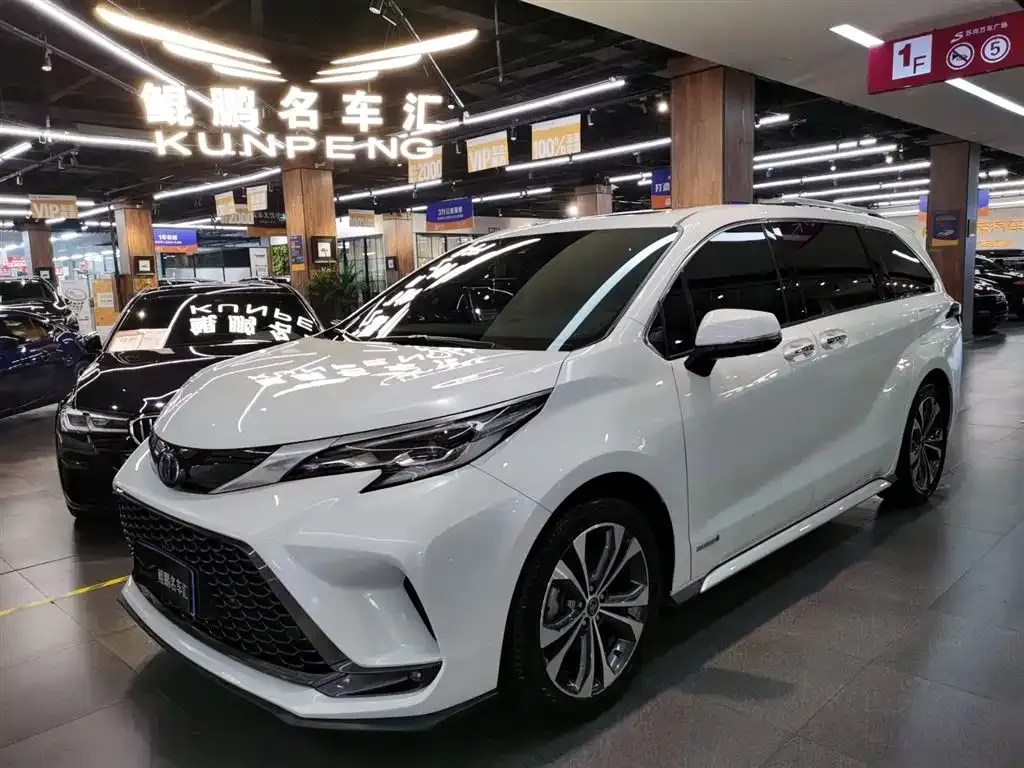 Toyota Granvia 2024 из CN, фото 1