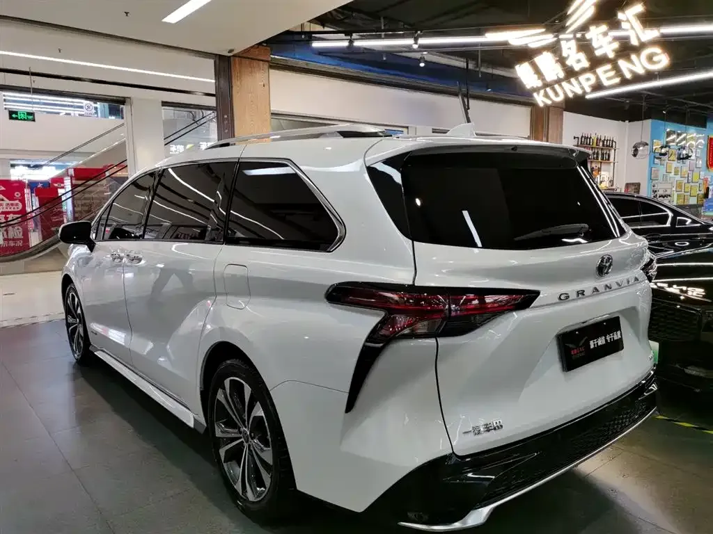 Toyota Granvia 2024 из CN, фото 7