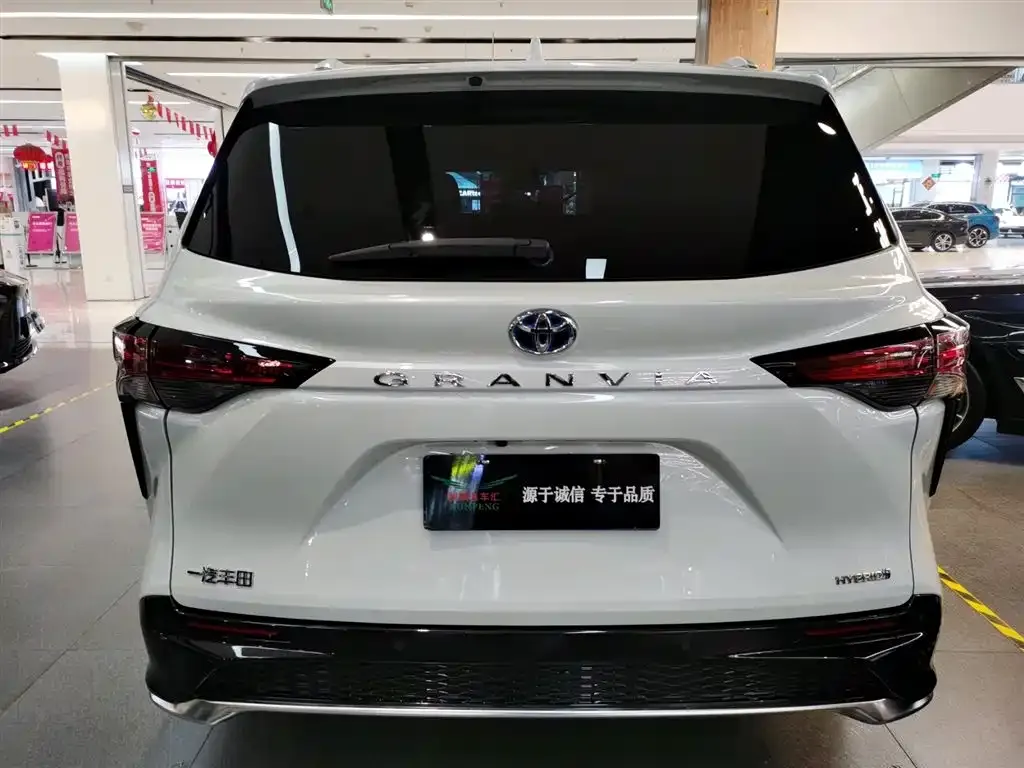 Toyota Granvia 2024 из CN, фото 9