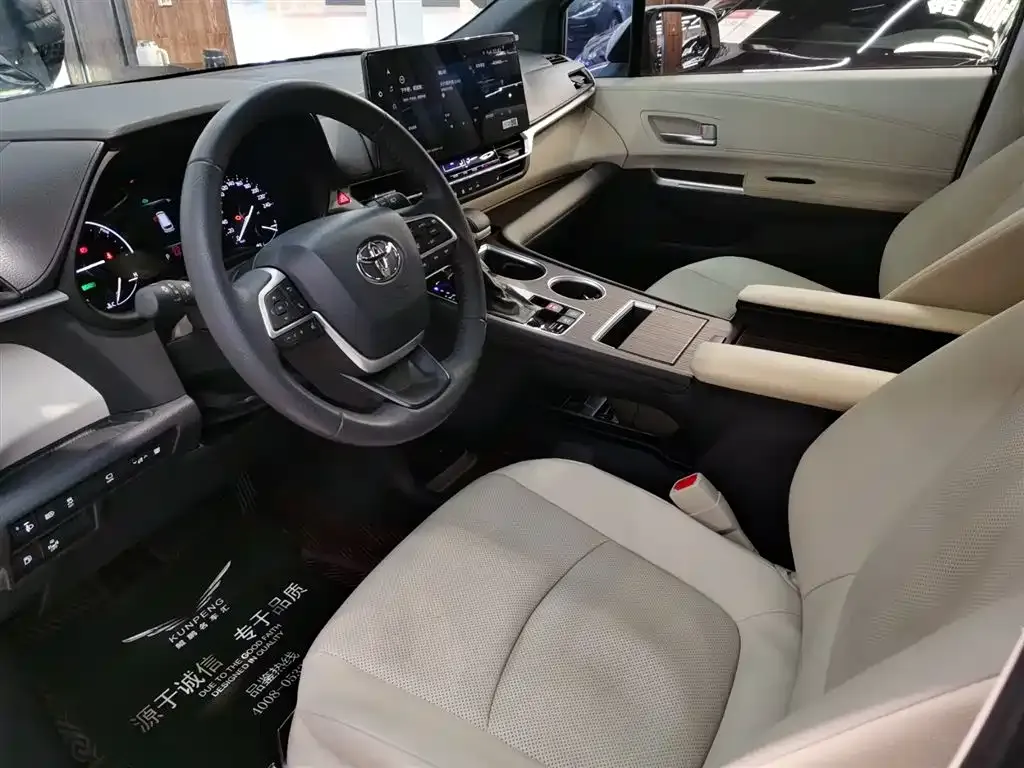 Toyota Granvia 2024 из CN, фото 10