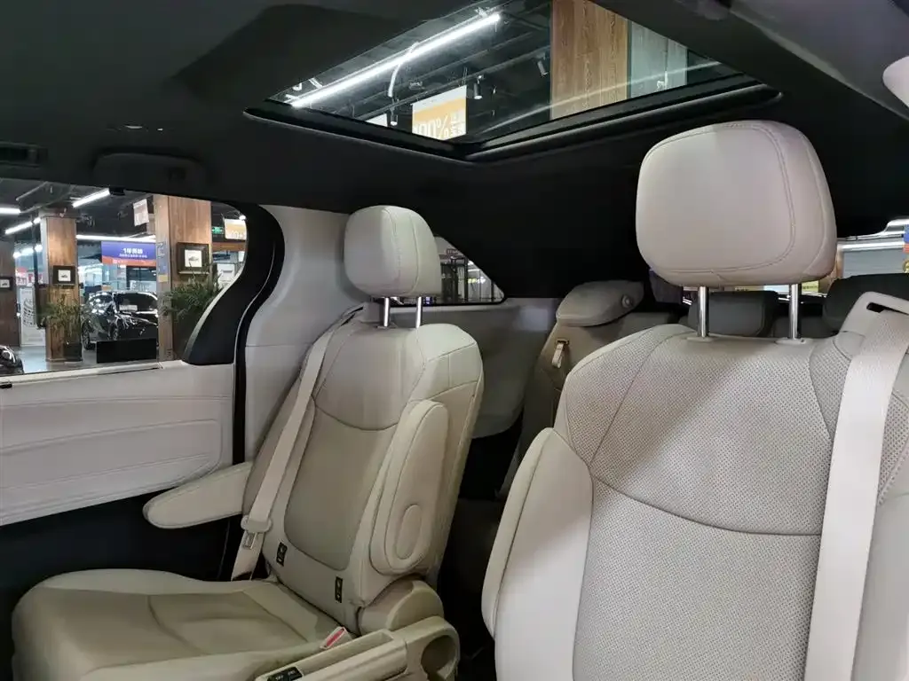 Toyota Granvia 2024 из CN, фото 8