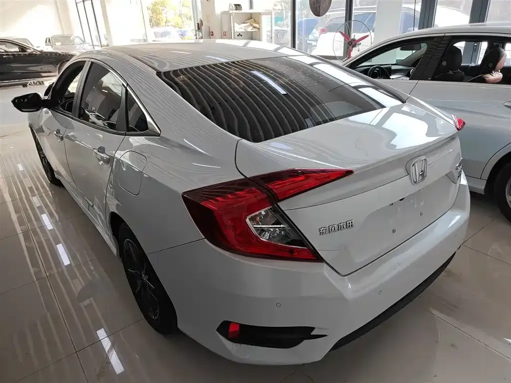 Honda Civic — фото 8