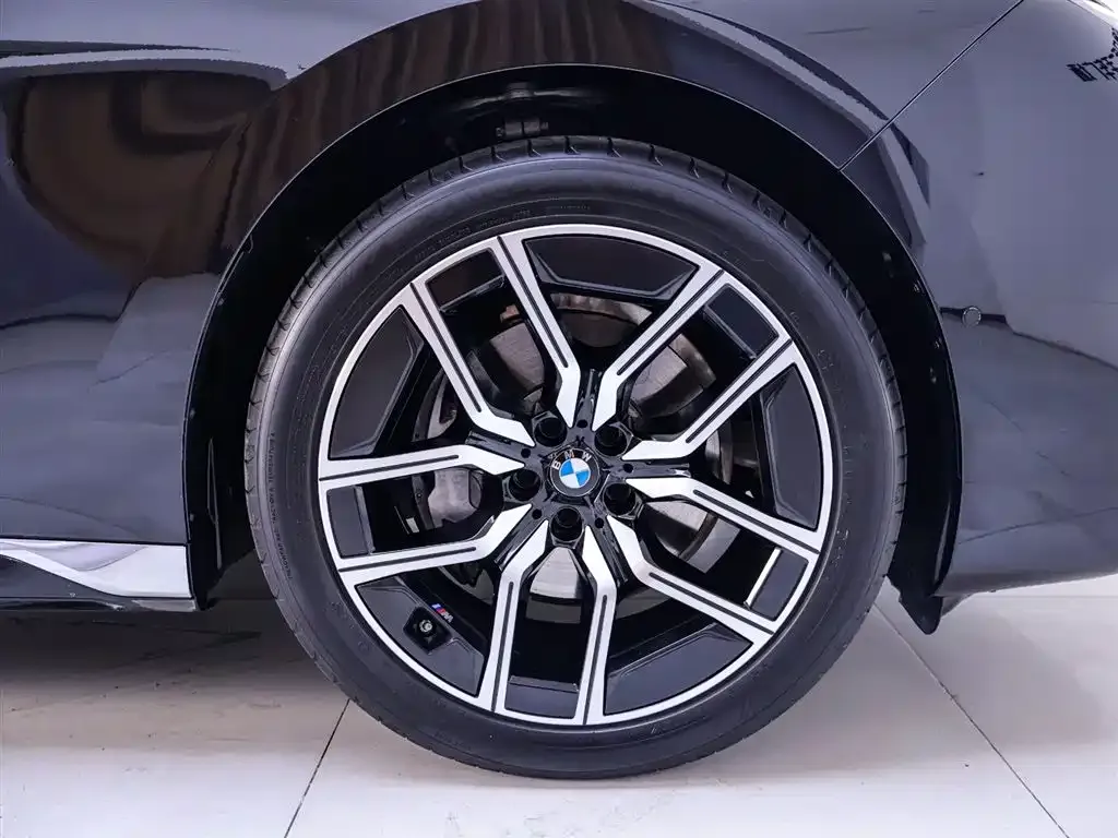 BMW 7 Series 2024 из CN, фото 10