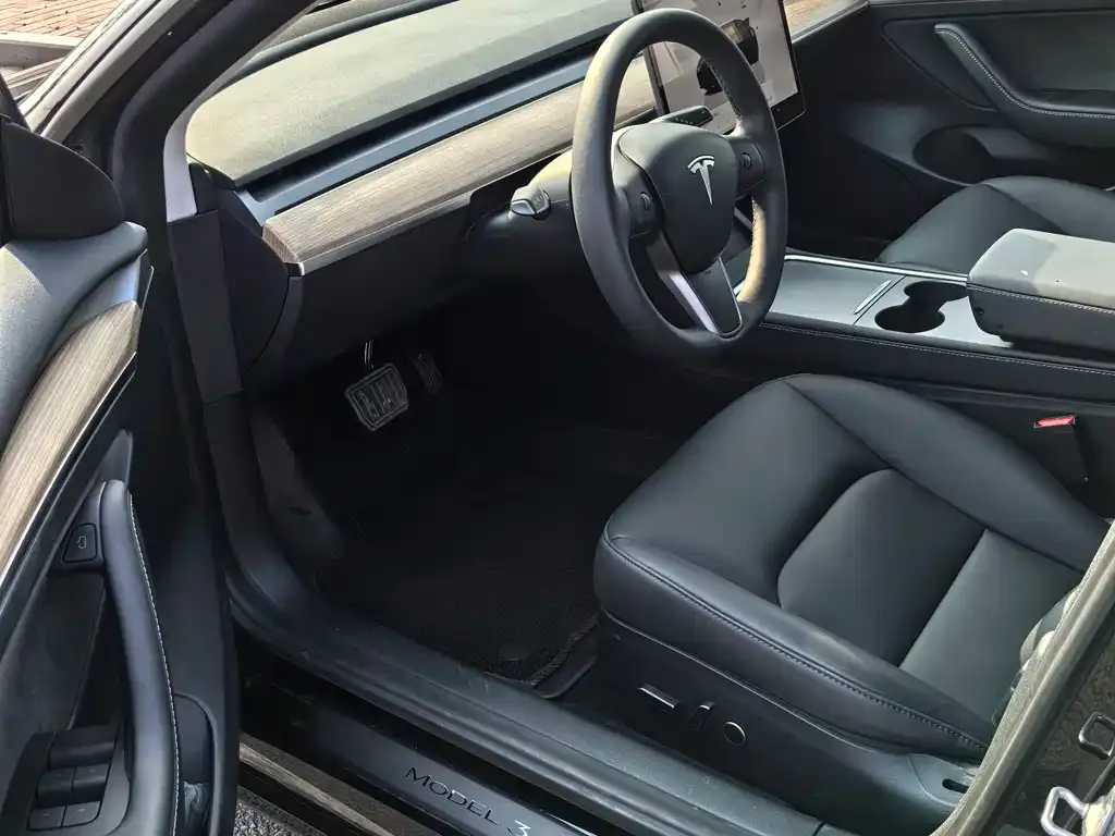 Tesla Model 3 — фото 3