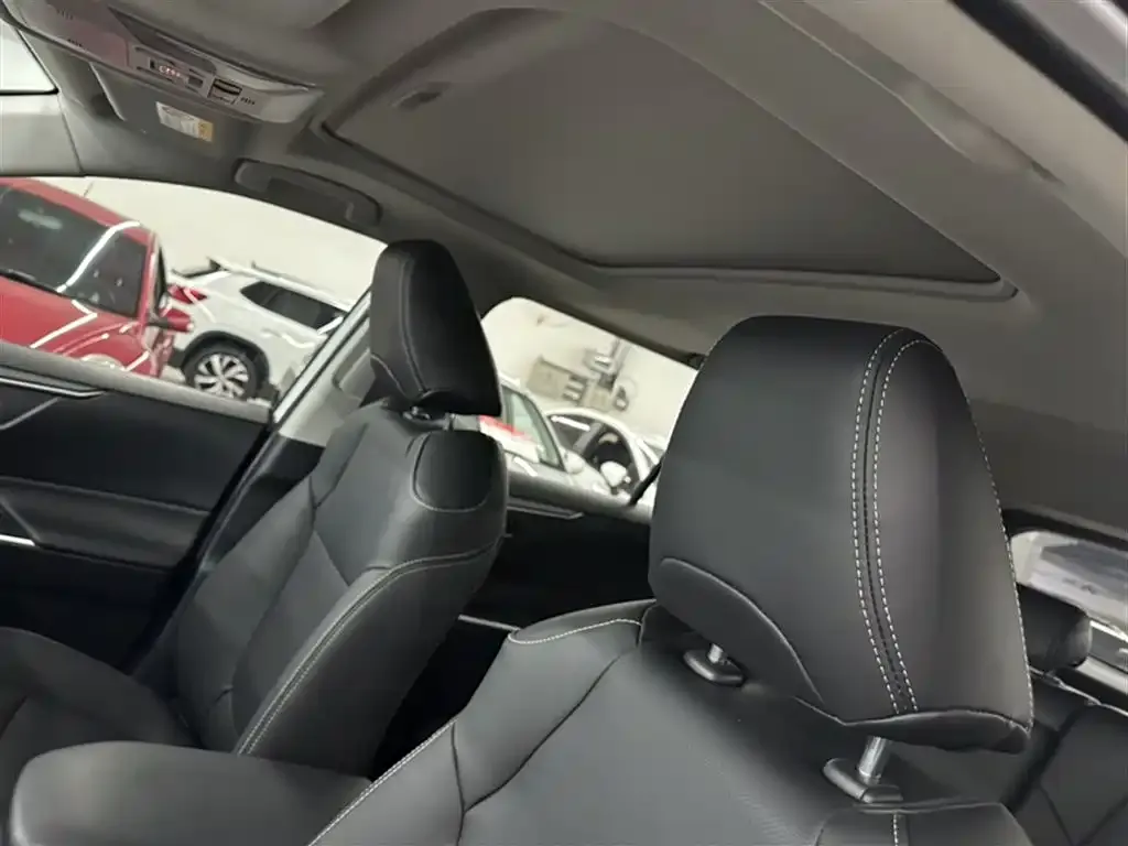 Toyota RAV4 2023 из CN, фото 2
