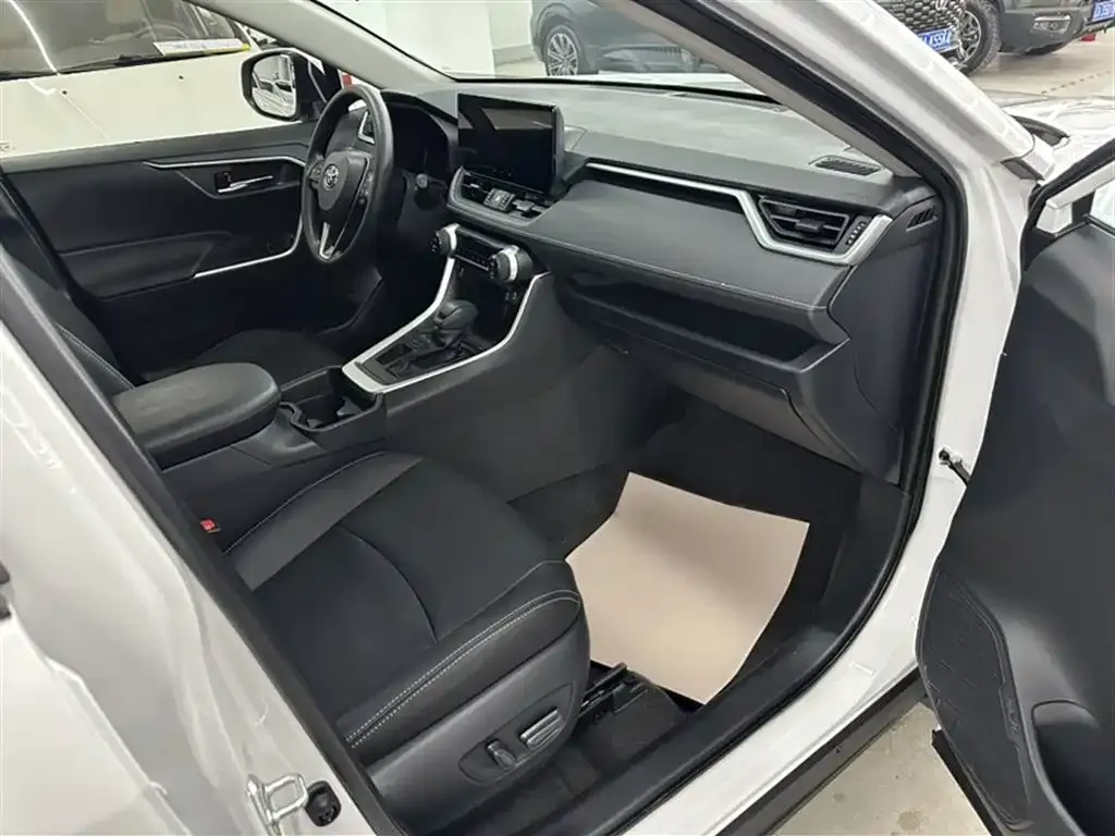 Toyota RAV4 2023 из CN, фото 10