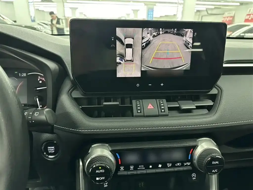 Toyota RAV4 2023 из CN, фото 5