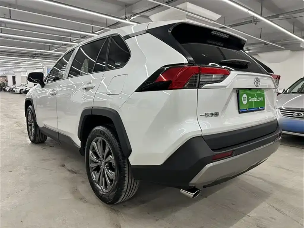 Toyota RAV4 2023 из CN, фото 6