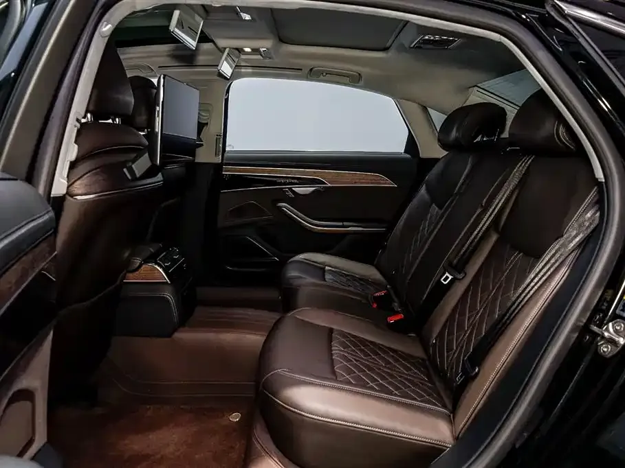 Audi A8 2024 из CN, фото 4