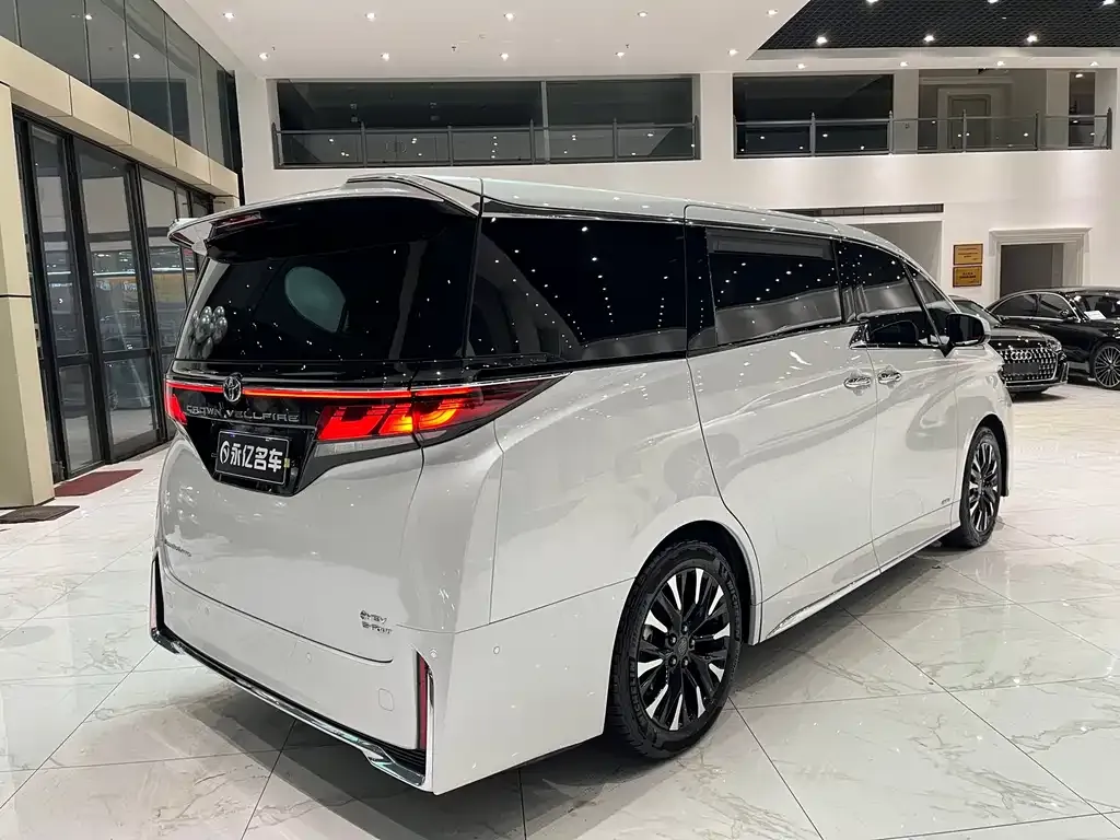 Toyota Vellfire — фото 9