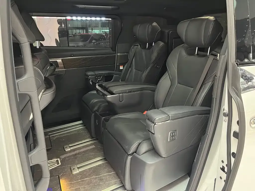 Toyota Vellfire — фото 4