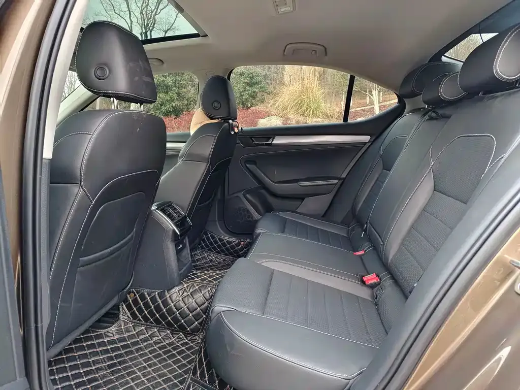 Skoda Superb — фото 10