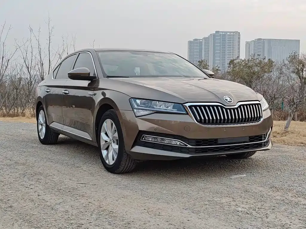 Skoda Superb — фото 4