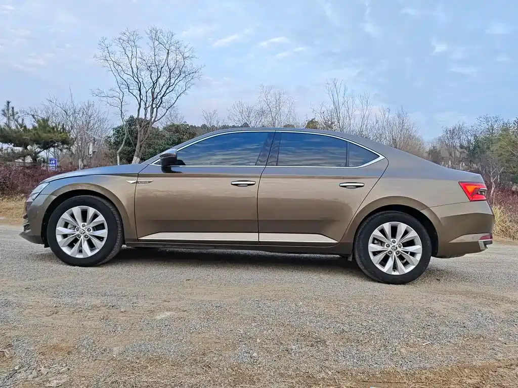 Skoda Superb — фото 5